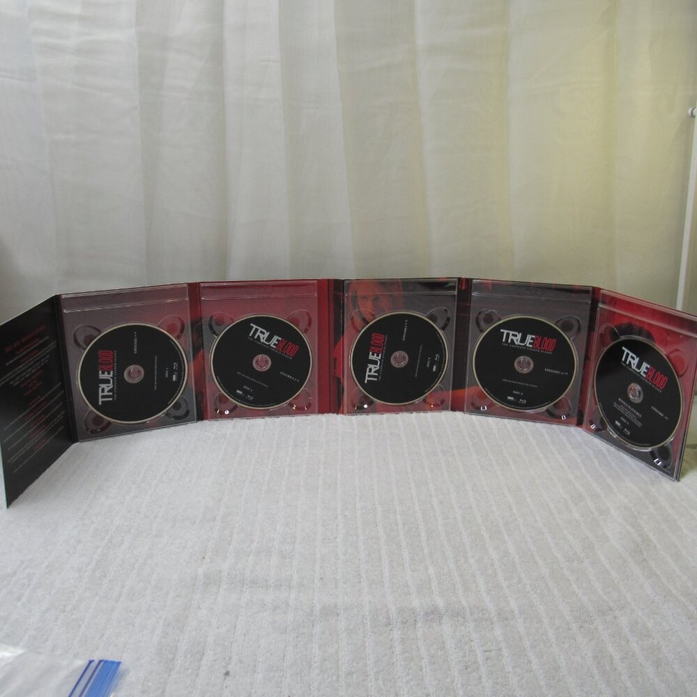 True Blood Blue Ray Set Season 4  5 Disc Set HBO TV Series Horror Vampire Goth M